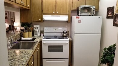 9151 Lime Bay Blvd, Unit 102 in Tamarac, FL - Building Photo - Building Photo