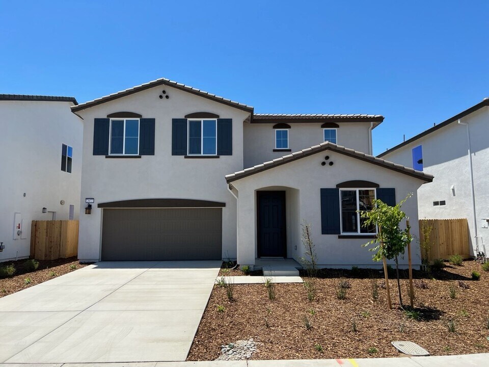 2972 Whiskey St in Manteca, CA - Building Photo