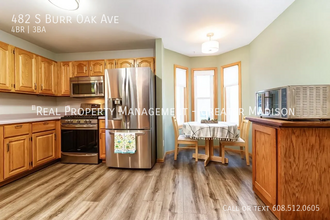 482 S Burr Oak Ave in Oregon, WI - Foto de edificio - Building Photo