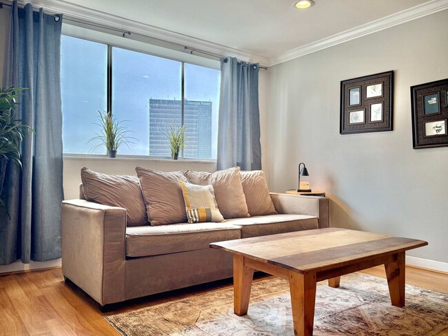 215 Piedmont Ave NE