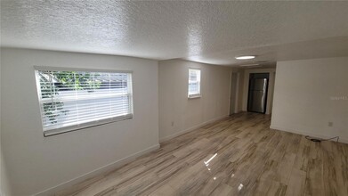 8004 N Blvd, Unit 267 in Tampa, FL - Building Photo - Building Photo