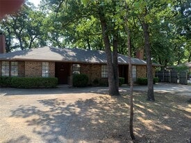 2205 Landmark Ct in Arlington, TX - Building Photo