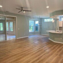 42 Coburn Dr E in Bluffton, SC - Foto de edificio - Building Photo