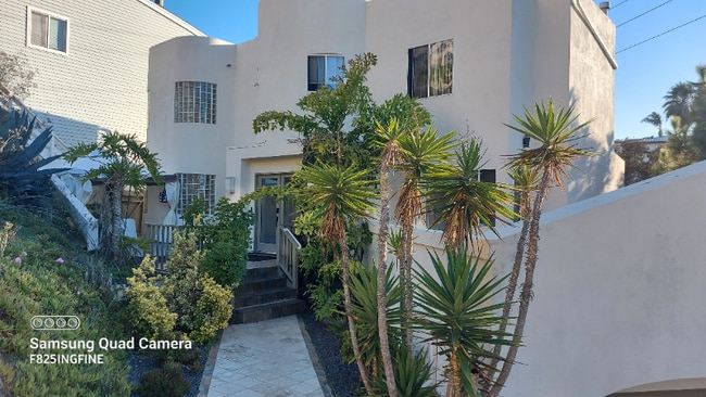 3345 Oliphant St in San Diego, CA - Building Photo - Building Photo