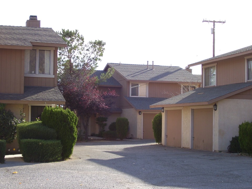 SWC Carlisle Rd & Chehalis Rd in Apple Valley, CA - Building Photo