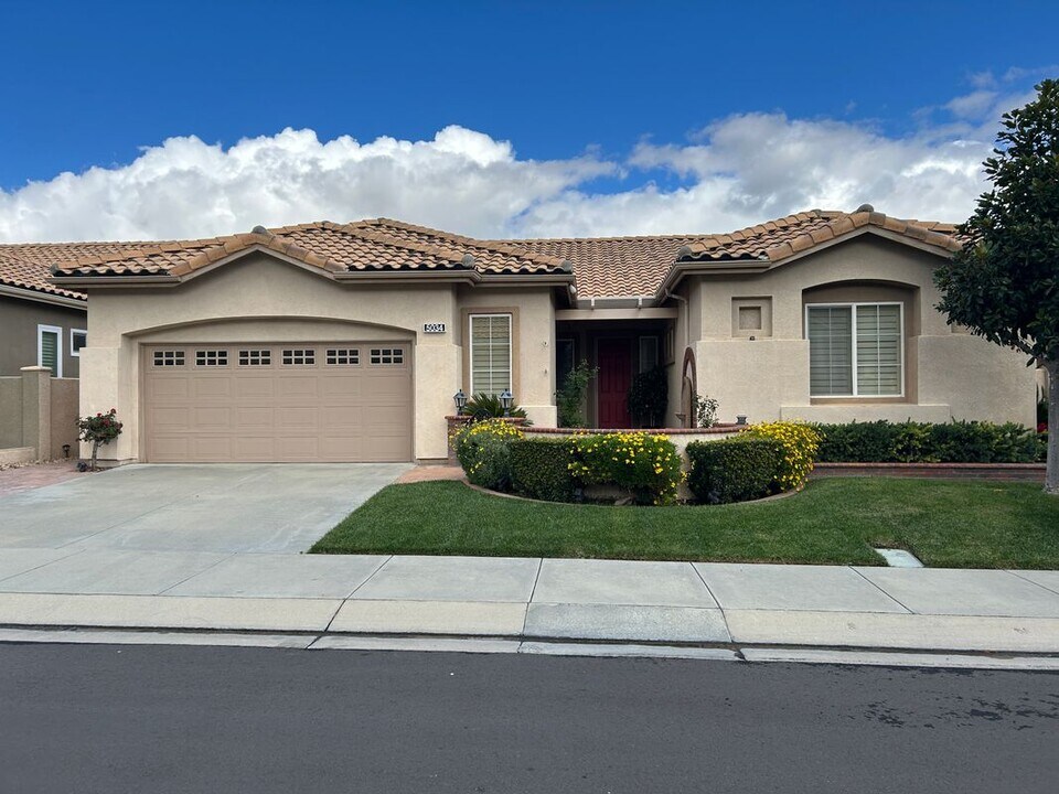 5034 Singing Hills Dr in Banning, CA - Foto de edificio