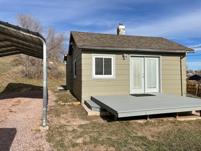 property at 1614 Custer St