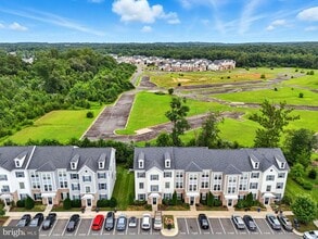 7416 Riding Meadow Way in Manassas, VA - Foto de edificio - Building Photo