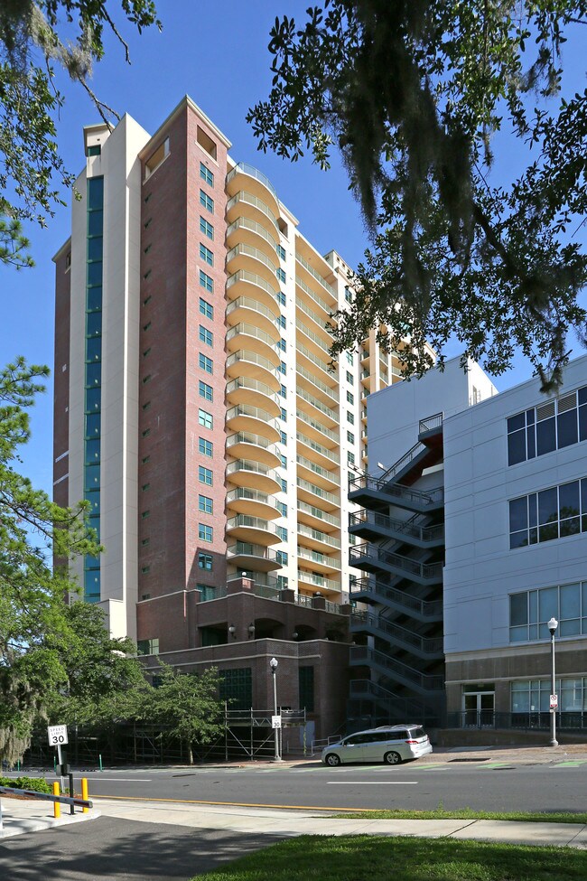 Plaza Tower in Tallahassee, FL - Building Photo - Building Photo