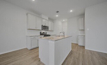 7115 Fannin St in Pearland, TX - Building Photo - Building Photo