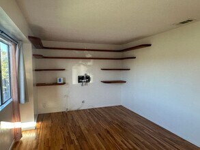 3310 W Chandler Blvd in Burbank, CA - Foto de edificio - Building Photo