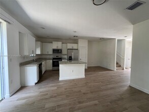 2325 SE 10th St in Homestead, FL - Building Photo - Building Photo