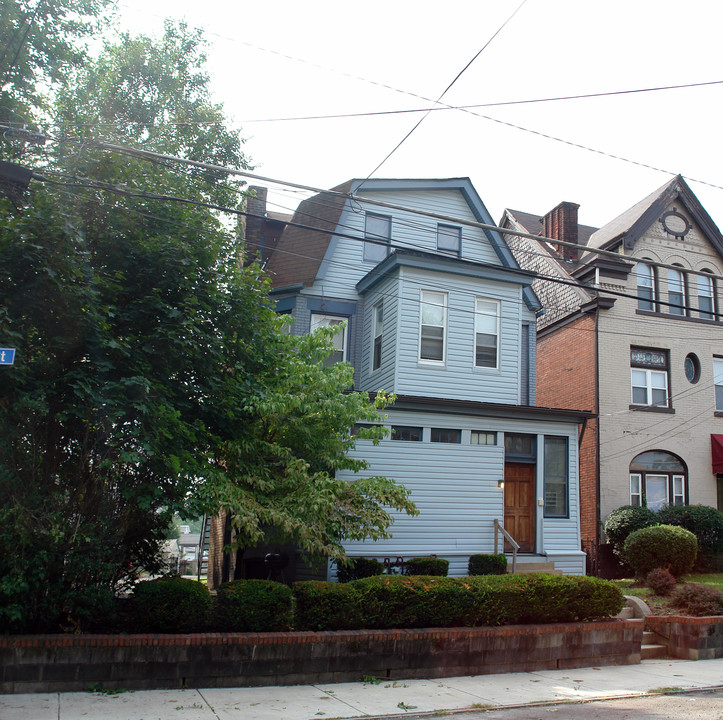 5830 Alder St in Pittsburgh, PA - Foto de edificio