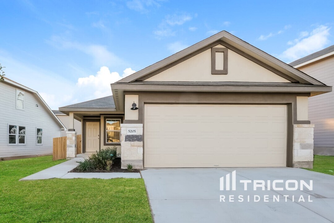 5205 Saddle Clb Dr in Georgetown, TX - Building Photo