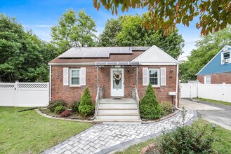236 Knickerbocker Rd in Dumont, NJ - Building Photo - Building Photo