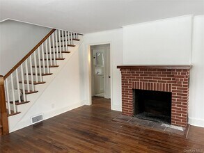 16 Vail Ave in East Quogue, NY - Building Photo - Building Photo