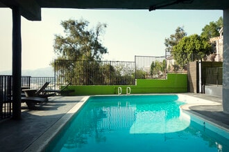 Carlyle Apartments in Los Angeles, CA - Building Photo - Building Photo