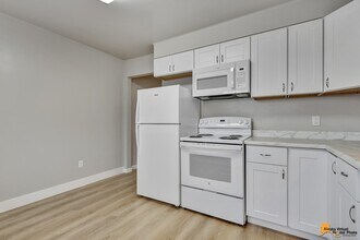 1030 W 26th Ave, Unit 1 in Anchorage, AK - Building Photo - Building Photo