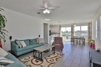 10546 Medford Lakes Dr in Riverview, FL - Building Photo - Building Photo