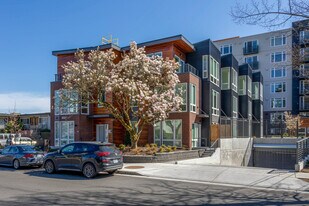 3021 NE 130th St in Seattle, WA - Building Photo