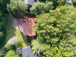 13 Robinwood Dr in Clifton Park, NY - Building Photo - Building Photo