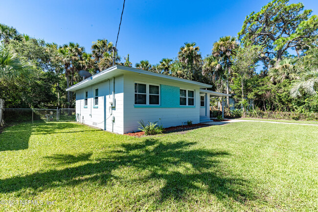 330 11th St in Atlantic Beach, FL - Building Photo - Building Photo