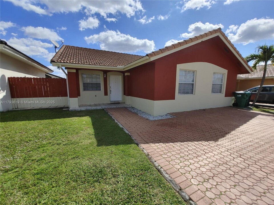 1137 NW 128th Pl in Miami, FL - Building Photo