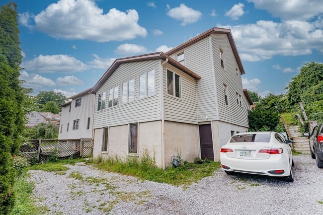 607 Junction St in Morgantown, WV - Building Photo - Building Photo