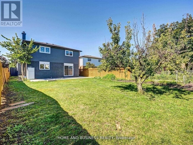 470 Louis Dr in Mississauga, ON - Building Photo - Building Photo