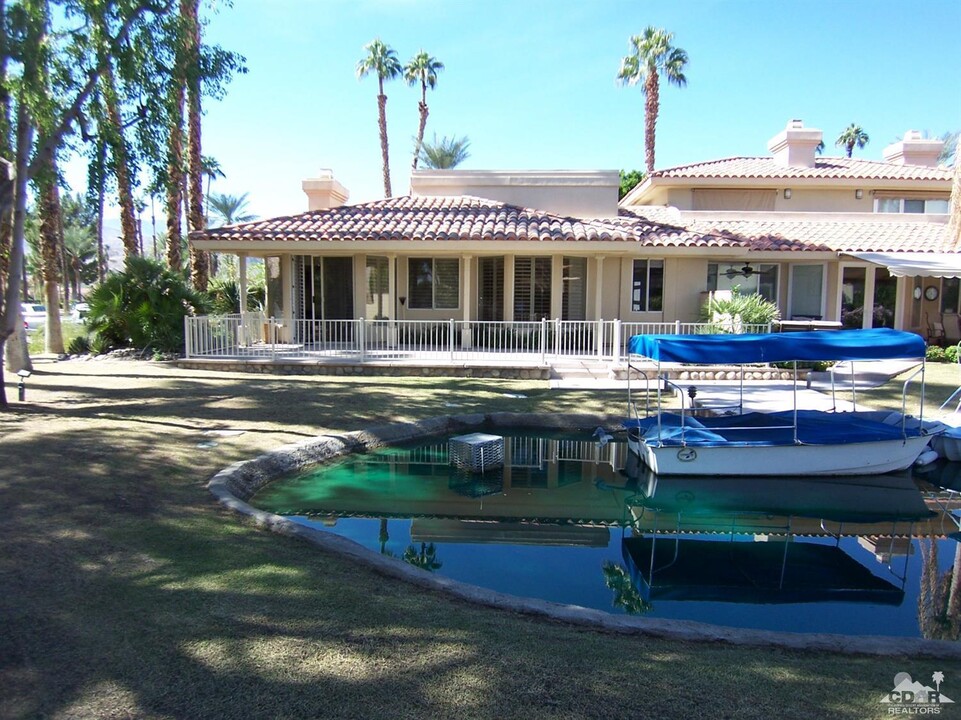 195 Desert Lakes Dr in Rancho Mirage, CA - Foto de edificio