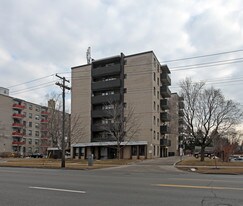 825 Kennedy Rd in Toronto, ON - Building Photo