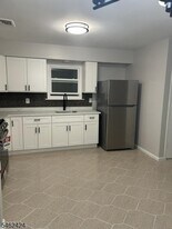 566 2nd Ave in Elizabeth, NJ - Building Photo