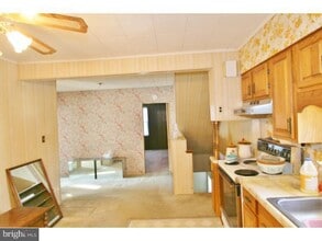 75 Manor Ave, Unit Second Floor in Oaklyn, NJ - Foto de edificio - Building Photo