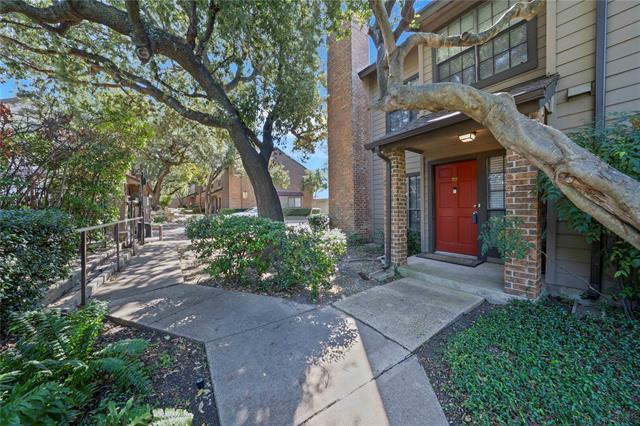 9910 Royal Ln in Dallas, TX - Foto de edificio - Building Photo