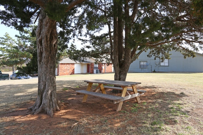 Cottages at UCO in Edmond, OK - Building Photo - Building Photo