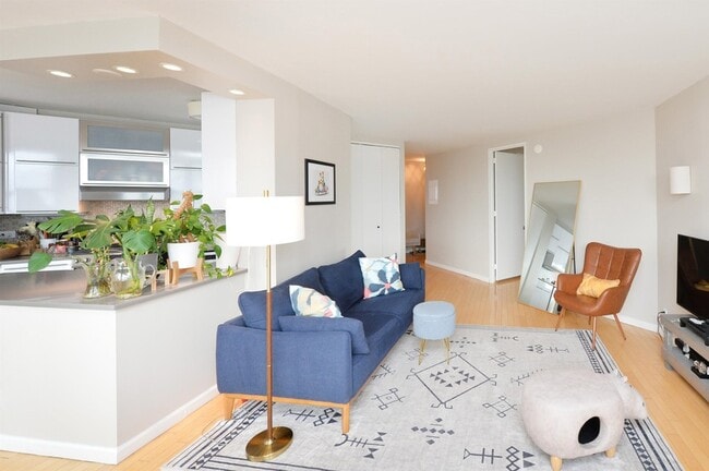 7000 Boulevard, Unit 15D in Guttenberg, NJ - Foto de edificio - Building Photo