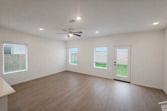 2211 Salinas Dr in Rosharon, TX - Building Photo - Building Photo