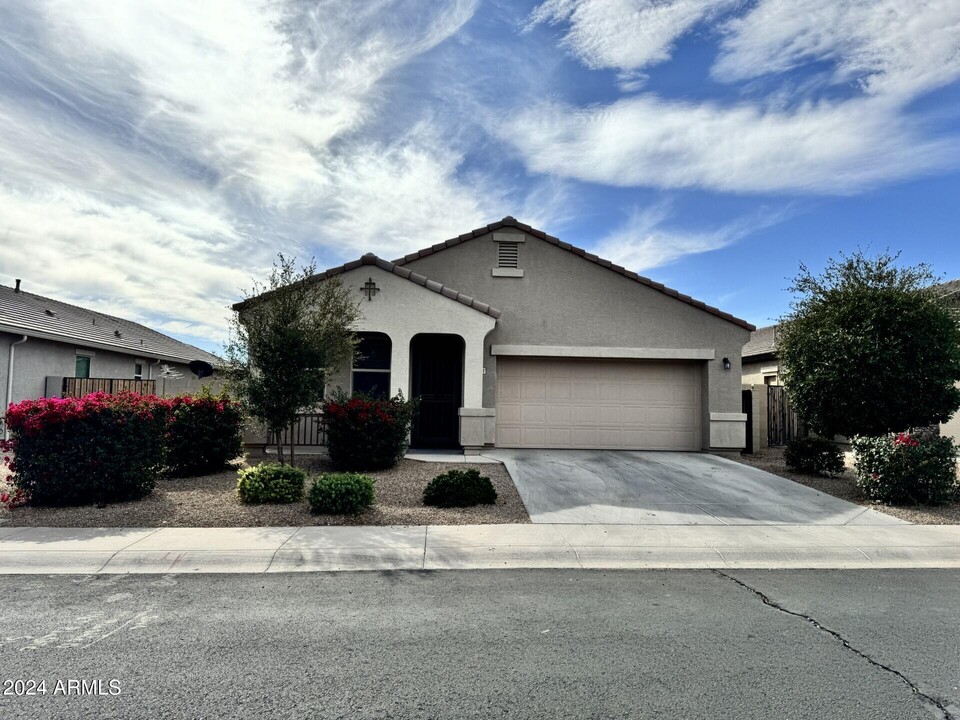 41231 W Crane Dr in Maricopa, AZ - Foto de edificio