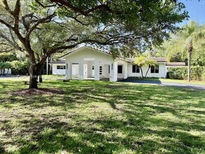 9450 SW 104th St in Miami, FL - Building Photo - Building Photo
