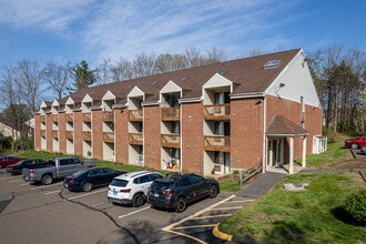 Ridgefield Apartments in Middletown, CT - Foto de edificio - Building Photo