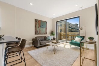 1646 W Belmont Ave in Chicago, IL - Building Photo - Building Photo