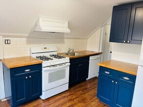 44 Continental Pl in Glen Cove, NY - Building Photo - Building Photo