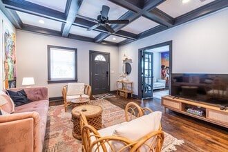 988 Mayson Turner Rd NW in Atlanta, GA - Building Photo - Building Photo