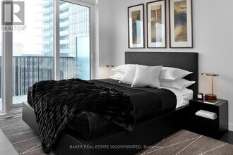15-1715 Roehampton Ave in Toronto, ON - Building Photo - Building Photo