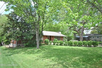 8105 Joyce Dr in Louisville, KY - Building Photo - Building Photo