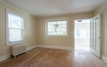 46 Continental Pl in Glen Cove, NY - Building Photo - Building Photo