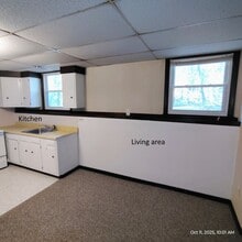 124 Mammoth Rd in Londonderry, NH - Foto de edificio - Building Photo