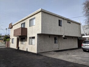 5232 Wilkinson Ave, Unit 2 in Valley Village, CA - Foto de edificio - Building Photo