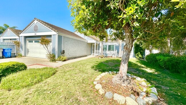 741 Sunningdale Dr in Oceanside, CA - Building Photo - Building Photo
