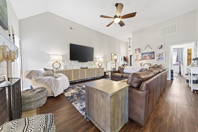 163 Gabriella Ct in Pleasant View, TN - Foto de edificio - Building Photo